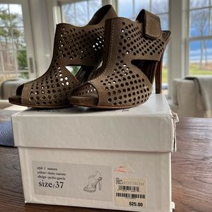 Pedro Garcia 'Samara' sandal style pump